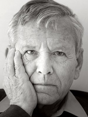 Amos Oz