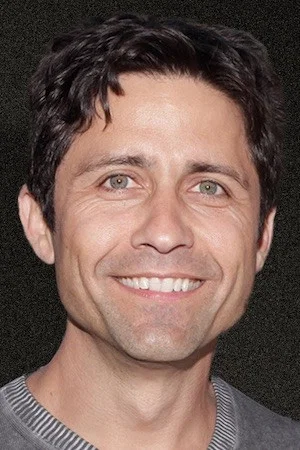 Byron Thames