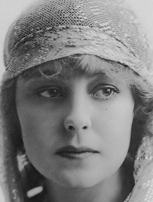 Seena Owen