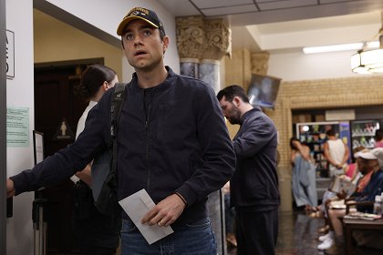 09:00