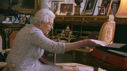 Alžběta II. - 90 let v 90 minutách