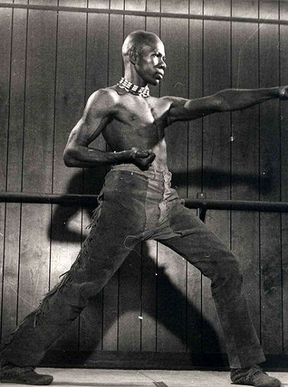 Bruce Lee bojuje z hrobu
