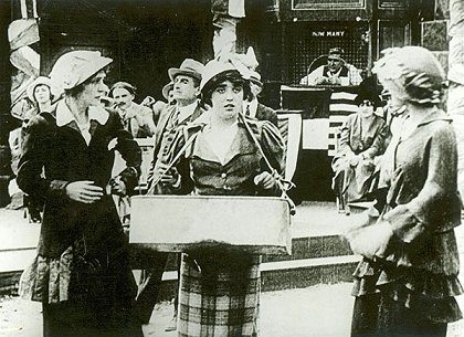 Chaplin prodavačem párků