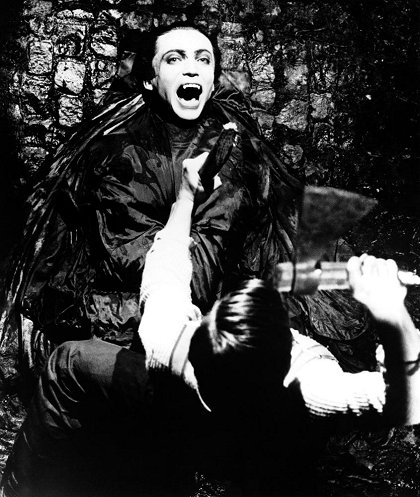 Dracula cerca sangue di vergine... e morì di sete!!!