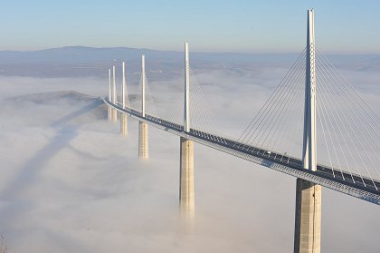 Millau Viadukt- most v oblacích