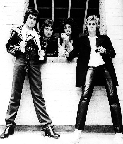 Queen - Rock the World