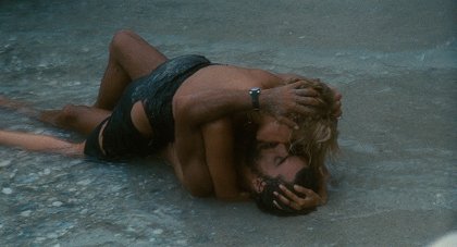 Travolti da un insolito destino nell'azzurro mare d'agosto