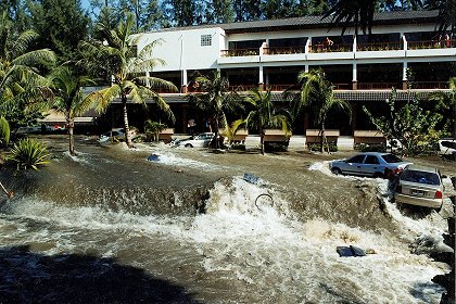 Tsunami zachycená kamerou